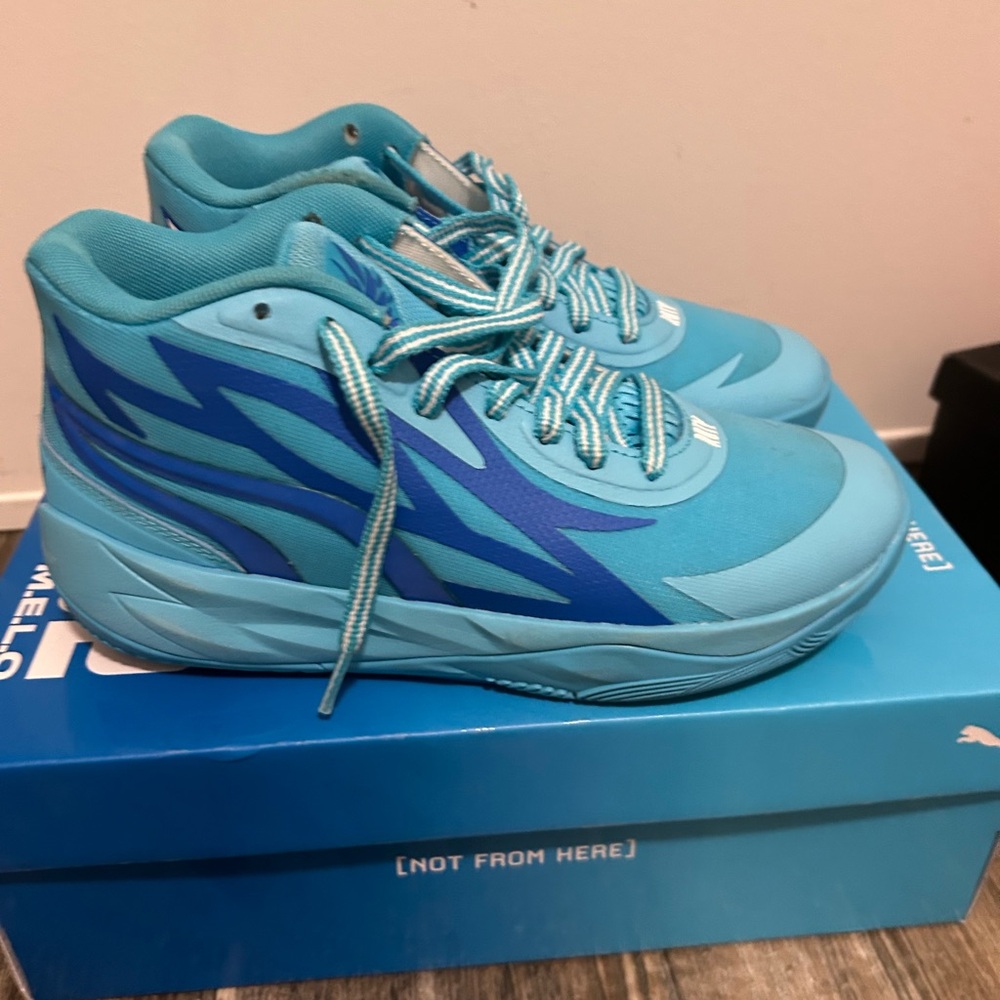Boys basketball shoes